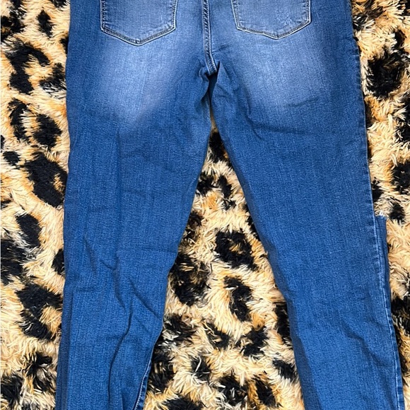 Maurices high rise distressed button up jeggings in size large with long length - Picture 4 of 4